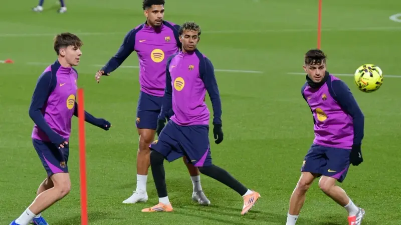 تشكيلة برشلونة أمام إسبانيول اليوم مع غيابات القائمة.. يامال جاهز للقمة