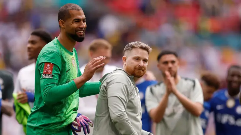 مدرب تشيلسي المؤقت يُثني على إنزو فيرنانيدز "المقاتل" بعد هدف الفوز أمام ليدز