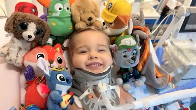 معجزة.. إنقاذ طفل أصيب بكسر في الرقبة وقطع في الحبل الشوكي