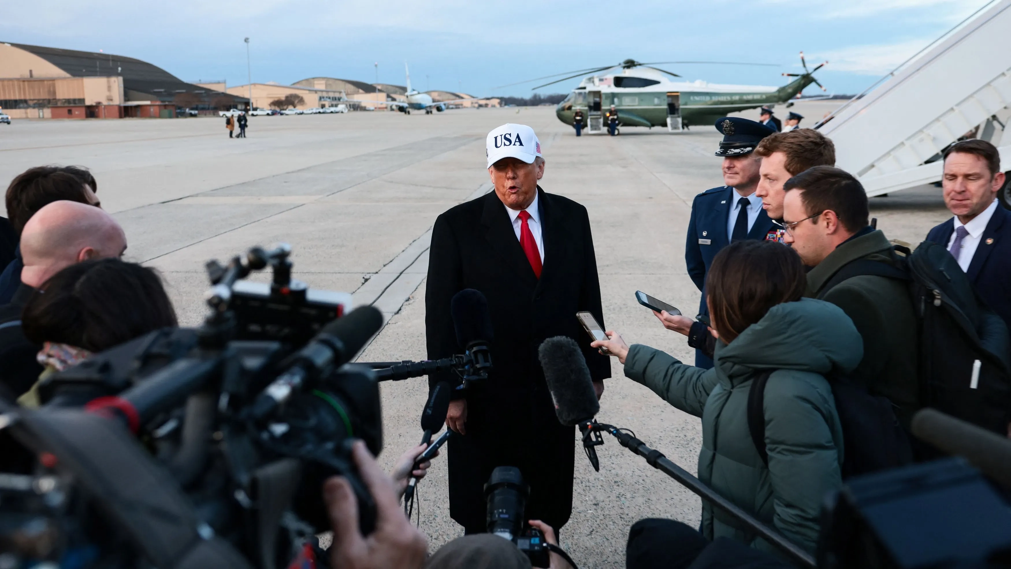 أميركا تطلب من مواطنيها مغادرة إيران فورا.. وهذا ما قاله ترامب 