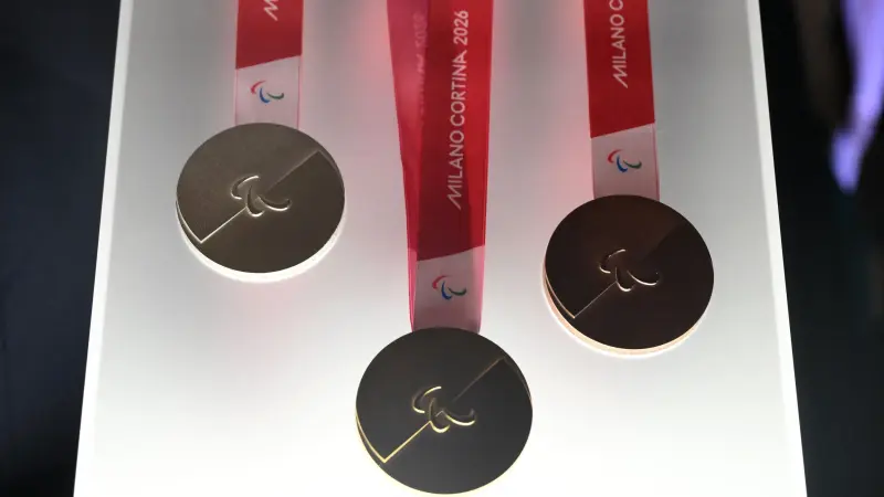 الكشف عن تصميم وشكل ميداليات أولمبياد 2026 الشتوية في إيطاليا