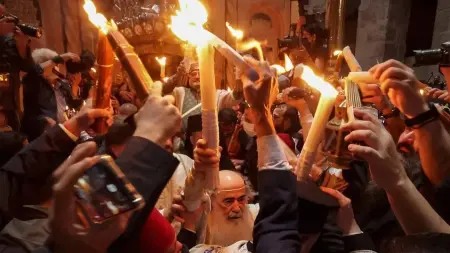 related_news_inside_blogsفيديو - فيض النور المقدس يضيء كنيسة القيامة في القدس