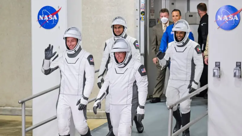 طاقم "كرو6" يصل إلى محطة الفضاء الدولية