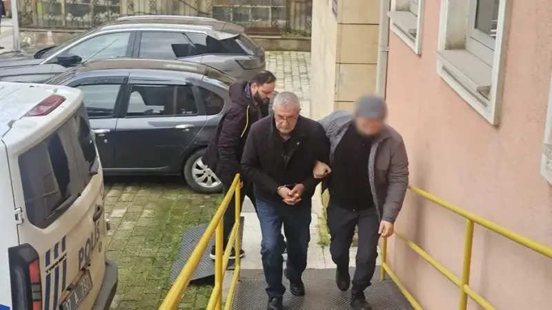 طعنات بالصدر.. أب يقتل ابنه في تركيا لهذا السبب