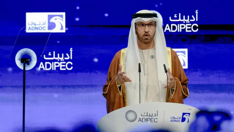 سلطان الجابر يحذر من ابتزاز اقتصادي عالمي عبر مضيق هرمز