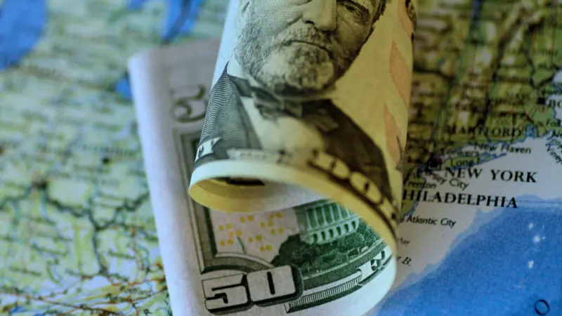 فتور في أسواق العملات مع ترقب انفراجة محتملة في حرب إيران