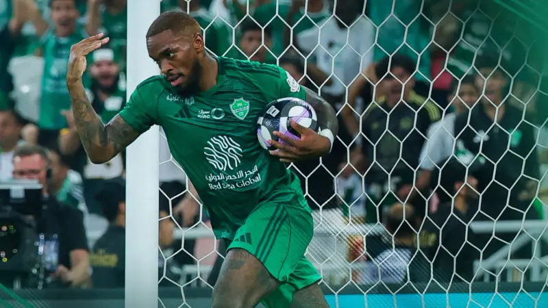 نتيجة وملخص مباراة الأهلي والهلال اليوم.. تعادل درامي لـ"أصحاب الأرض"