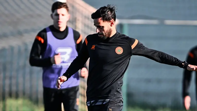 القنوات الناقلة لمباراة نهضة بركان ضد الدفاع الحسني الجديدي اليوم في الدوري المغربي مع الموعد والتشكيلة