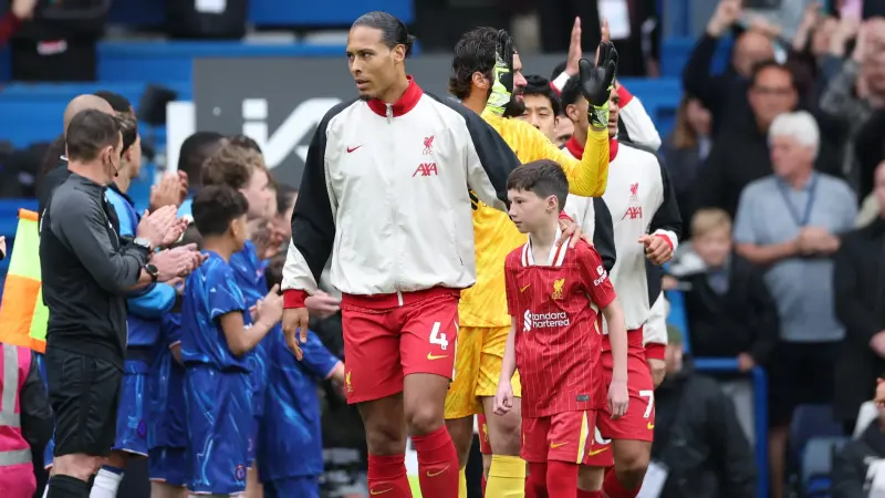 فان دايك "مصدوم" من تصرفات جماهير ليفربول.. ما السبب؟