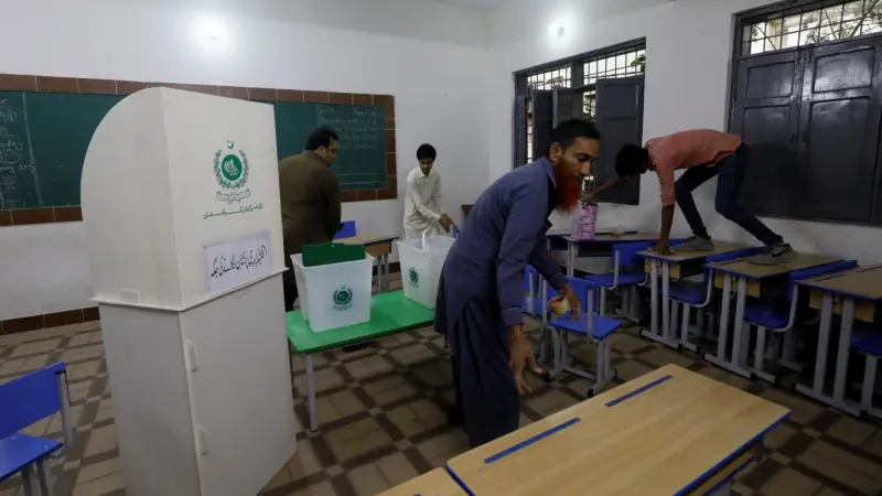 تعليق خدمات الهواتف المحمولة مع انطلاق التصويت في انتخابات باكستان