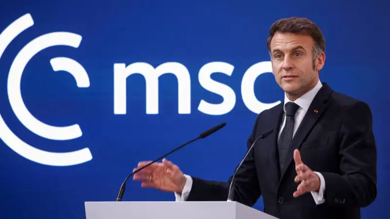 زعيم حزب فرنسي: ستارمر وميرتس أهانا ماكرون في ميونخ