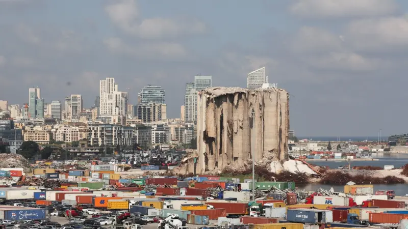 انفجار مرفأ بيروت.. حينما توقفت عقارب الساعة في لبنان