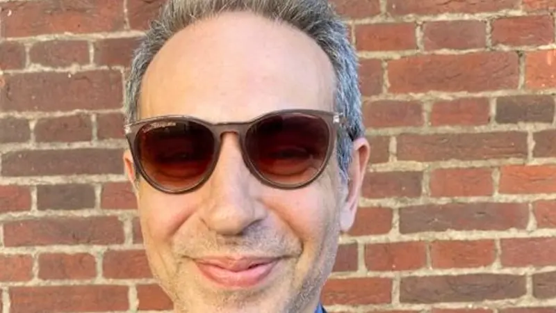 الجامعة الأميركية تحسم الجدل حول عضوية رافائيل كوهين في لجنة جائزة نجيب محفوظ