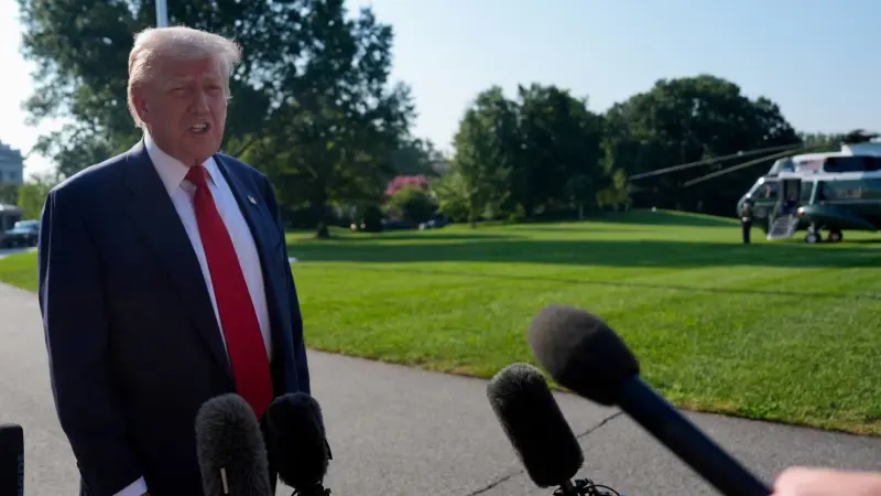 ترامب يكشف عدد الأسرى الأحياء لدى "حماس".. وإسرائيل تنفي