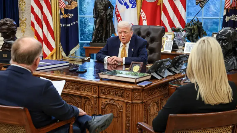 فيديو - وزير الصحة الأميركي: لا أعرف كيف لا يزال ترامب على قيد الحياة