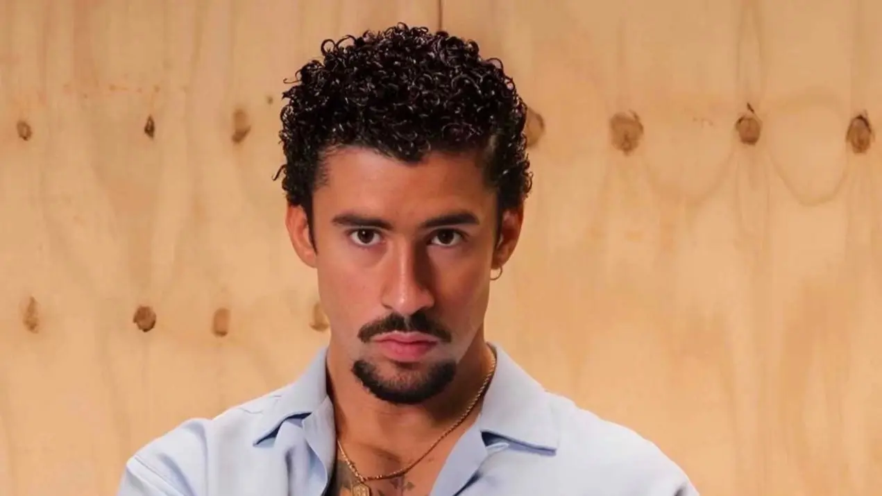 باد باني يغادر المسرح مبكرًا بعد توقف حفله بسبب عاصفة عنيفة باد باني يغادر المسرح مبكرًا بعد توقف حفله بسبب عاصفة عنيفة
