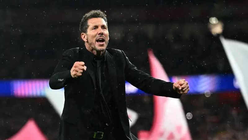 سيميوني يغلق الباب أمام برشلونة.. سنبني أتليتيكو مدريد حول ألفاريز