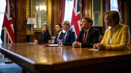 40 دولة تدعو إلى إعادة فتح مضيق هرمز بشكل فوري وغير مشروط