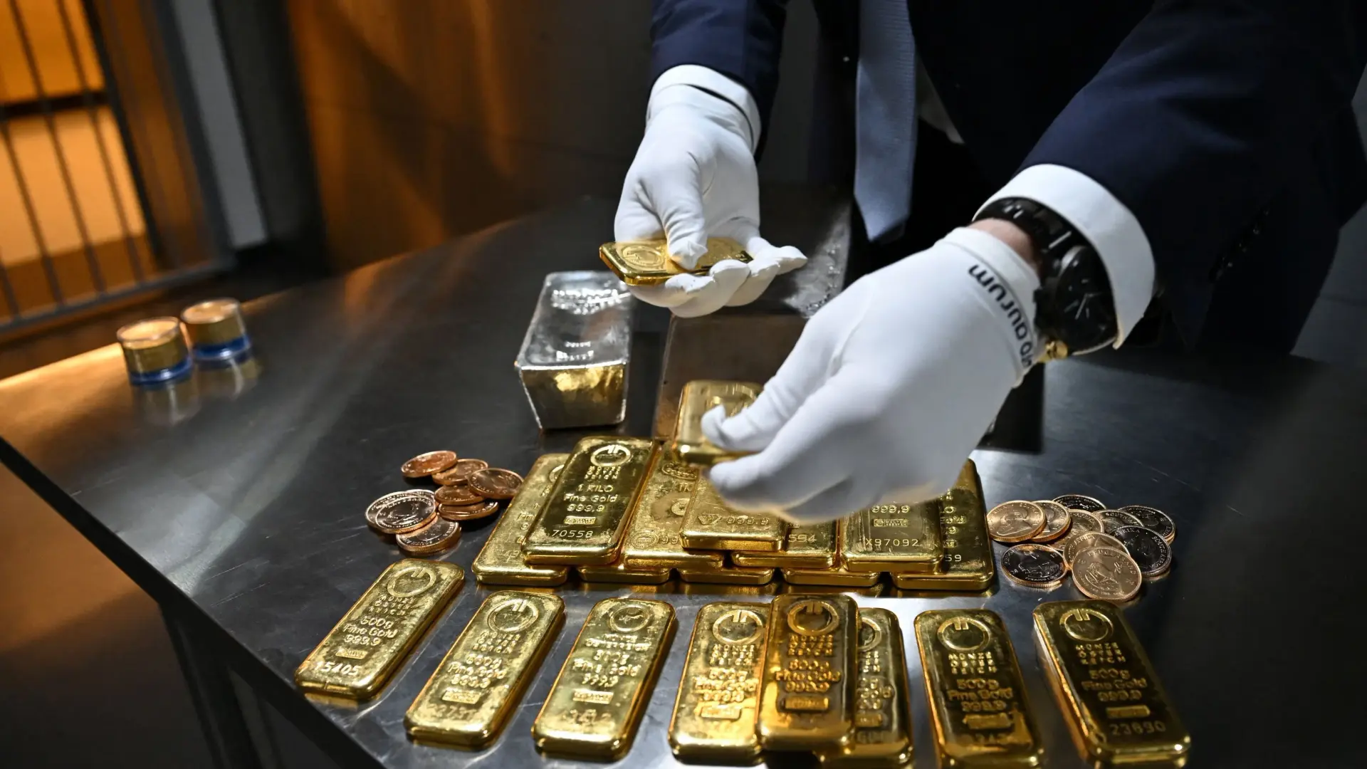 ارتفاع جماعي لأعيرة الذهب المتداولة في السوق العراقي بفعل تحرك الأونصة 0.19% (رويترز) ارتفاع جماعي لأعيرة الذهب المتداولة في السوق العراقي بفعل تحرك الأونصة 0.19% (رويترز)