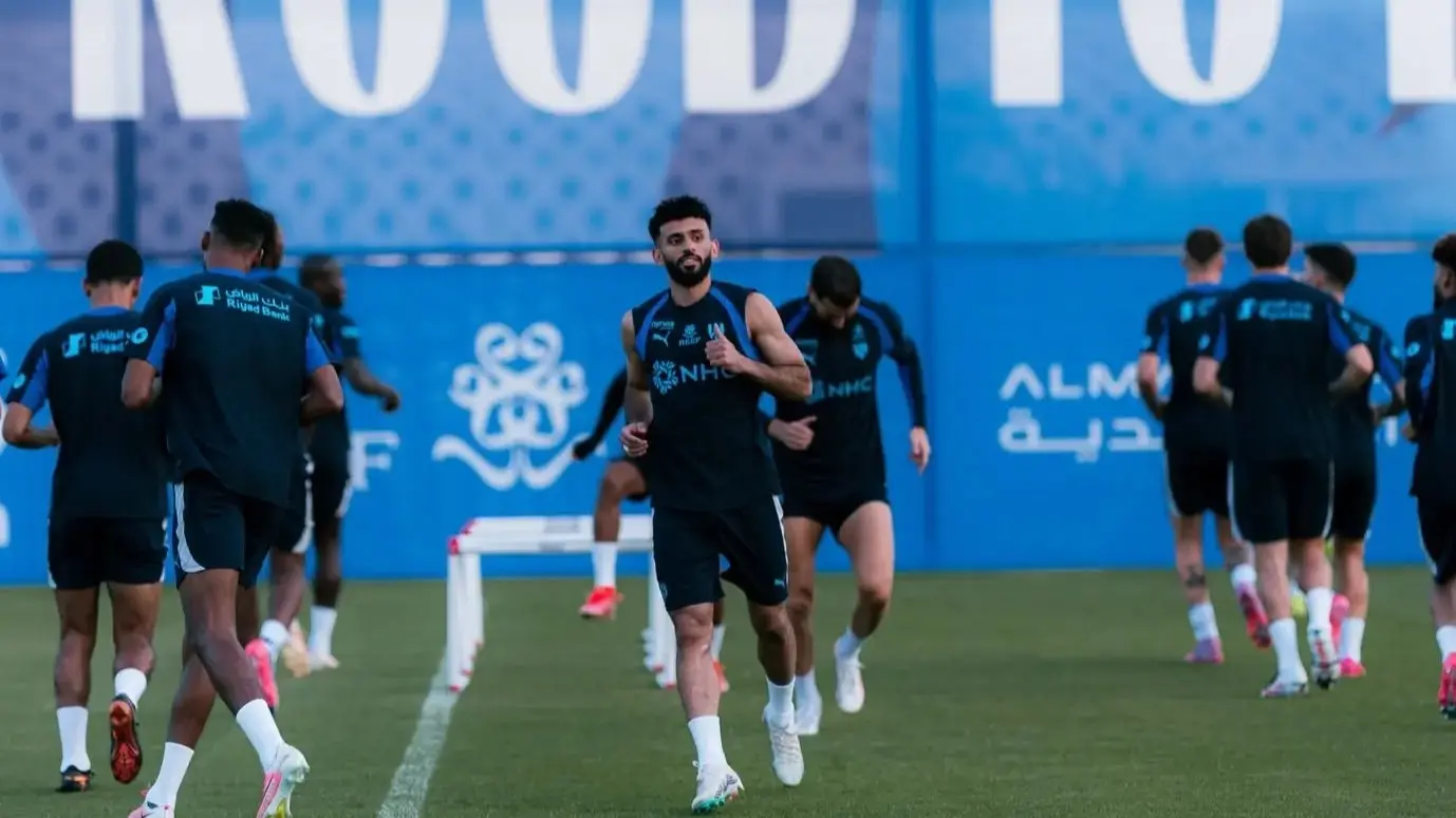 بنزيما يقود هجوم الهلال في مواجهة الرائد (إكس) بنزيما يقود هجوم الهلال في مواجهة الرائد (إكس)