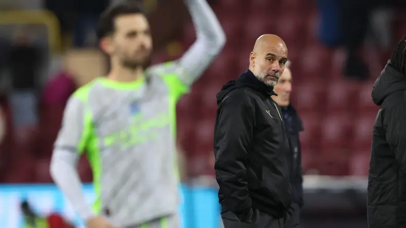 غوارديولا يوجه رسائل نارية بعد انتزاع مانشستر سيتي الصدارة من أرسنال