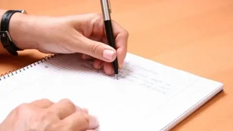 دراسة: أصحاب اليد اليسرى أكثر شراسة في المنافسة