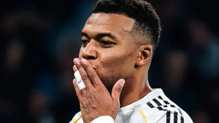 related_news_inside_blogsمن هي إستر إكسبوزيتو؟.. صديقة مبابي الجديدة