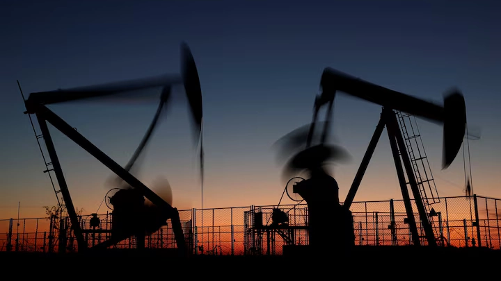 النفط يصعد قرب قمة 7 أشهر مع ترقب محادثات واشنطن وطهران 