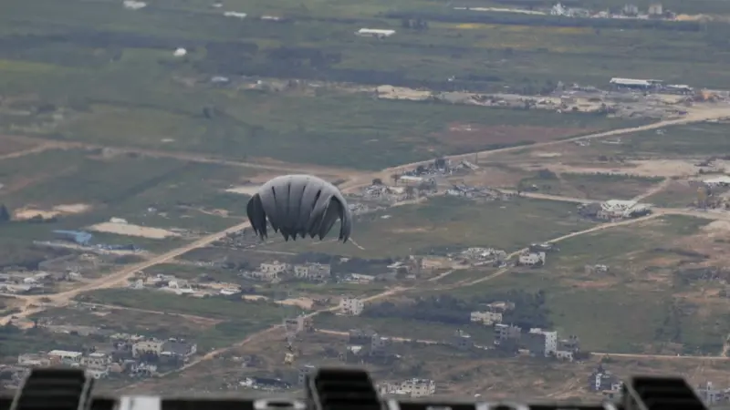 مأساة مضاعفة.. غرق 7 غزيين أثناء محاولة التقاط مساعدات