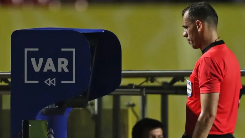 بعد أزمة هدف ليفربول.. هل سيتم تغيير بروتوكول "الفار" في الموسم المقبل؟