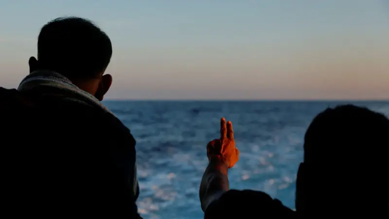 وفاة مهاجرين وإنقاذ أكثر من 80 شخصًا قبالة سواحل ليبيا