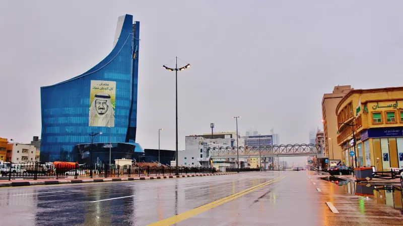 الأرصاد السعودية تحذر من عاصفة رعدية ورياح مثيرة للأتربة