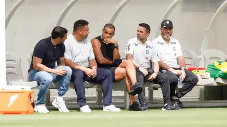 related_news_inside_blogsفيديو - بحضور رونالدو وريفالدو.. أساطير البرازيل تدعم "السيليساو" قبل مواجهة كرواتيا