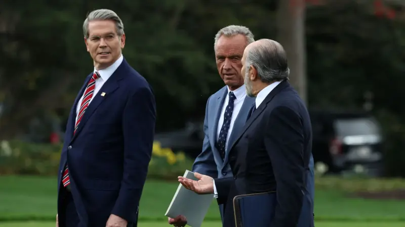 وزير الخزانة الأميركي يطالب بسرعة خفض الفائدة