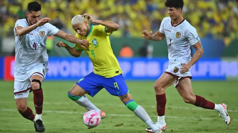 القنوات الناقلة لمباراة البرازيل وفنزويلا في تصفيات كأس العالم أميركا الجنوبية 2026 مع التشكيلة