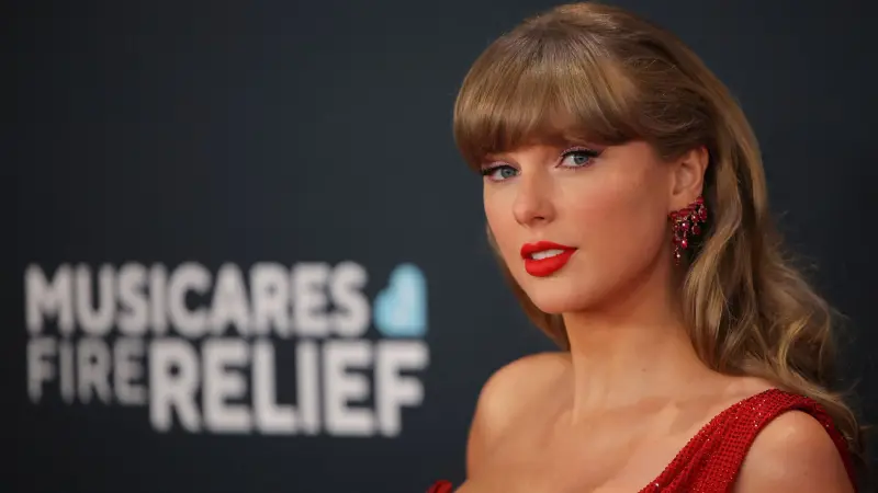 تايلور سويفت تُحاصر الذكاء الاصطناعي قانونيا