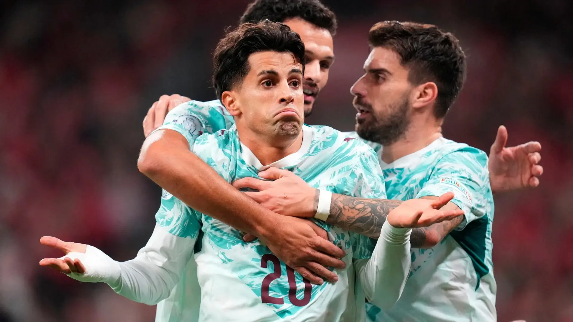 برشلونة يضع دودو لاعب فيورنتينا ضمن خططه (رويترز) برشلونة يضع دودو لاعب فيورنتينا ضمن خططه (رويترز)