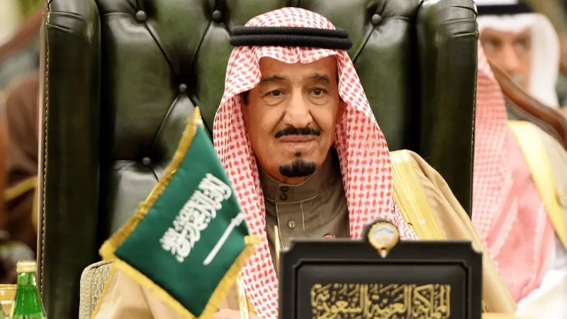 الملك سلمان يجري فحوصات طبية في مستشفى بالرياض