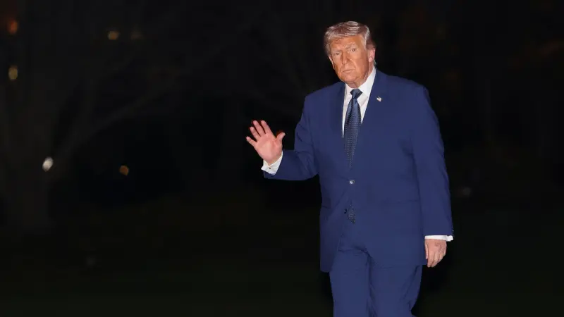 ترامب يوجه تهديدا شديد اللهجة لإيران بسبب ألغام مضيق هرمز