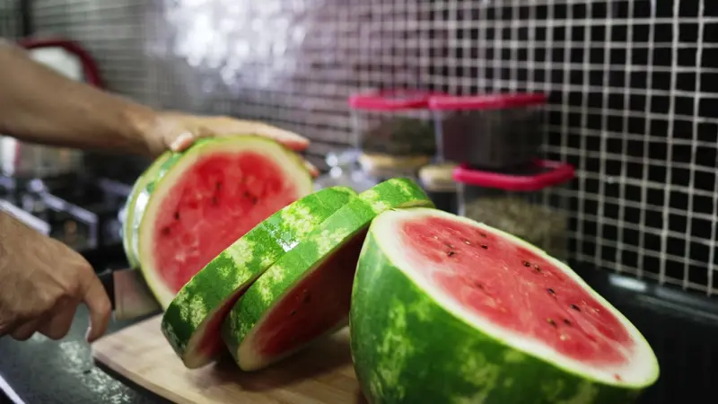 كم نسبة السعرات الحرارية في البطيخ؟