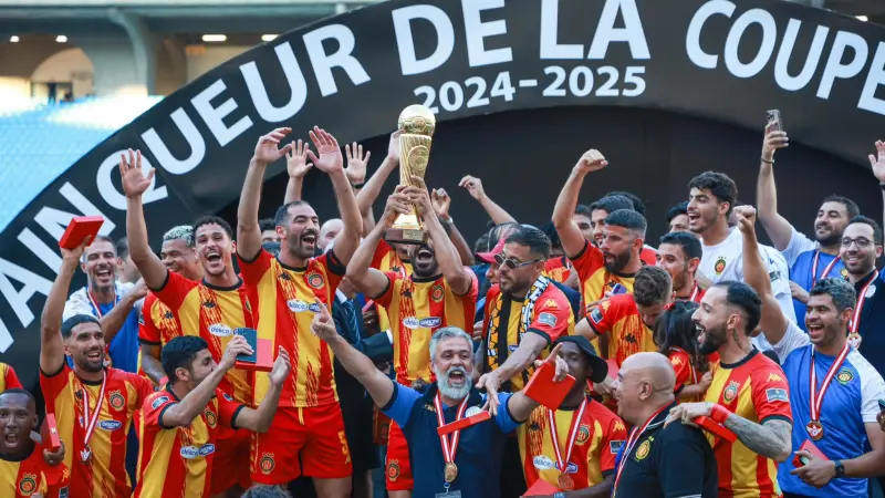 فيديو - ماهر الكنزاري مدرب الترجي يشتبك مع رئيس الملعب التونسي.. ما السبب؟