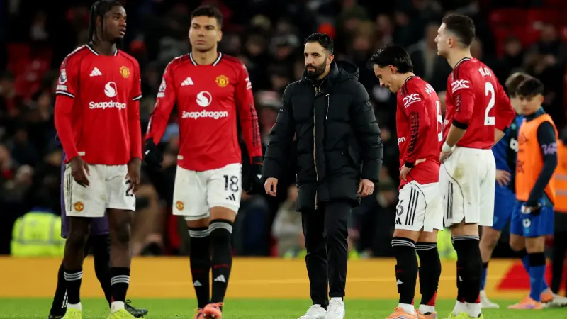 مدرب يونايتد يتحدى توقعات فيرغسون بشأن العودة لمنصات التتويج