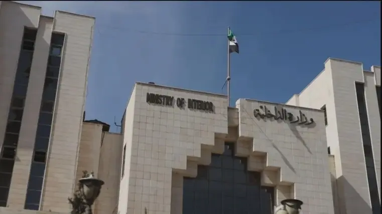 صور - سوريا تعتقل ضابطين سابقين متهمين بارتكاب انتهاكات بحق المدنيين
