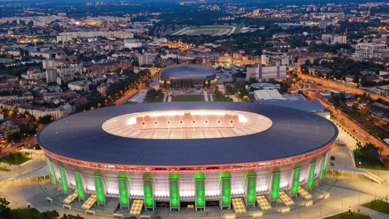 تحديد ملاعب إقامة نهائيات نسخ المسابقات الأوروبية الثلاث