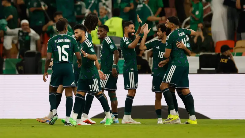 القنوات الناقلة لمباراة السعودية ضد قطر اليوم في خليجي 27 مع الموعد