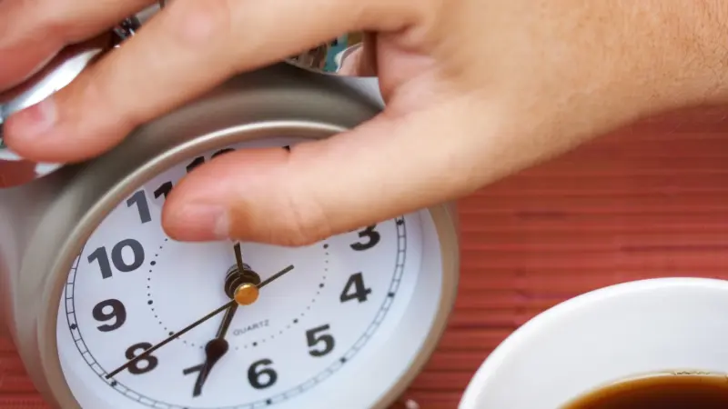 غفوة المنبه في الصباح.. لما تعد خطوة خطرة على الصحة؟