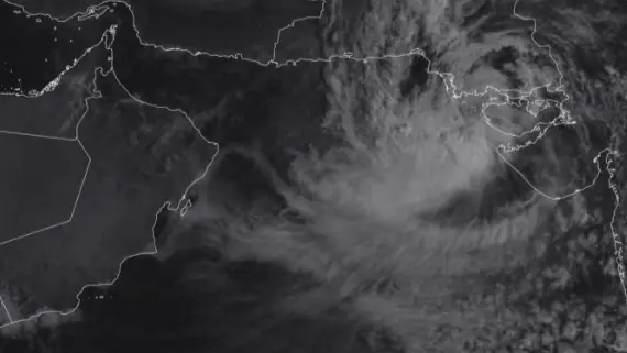 في عُمان.. هذه آخر مستجدات ومسار العاصفة المدارية" أسنا"