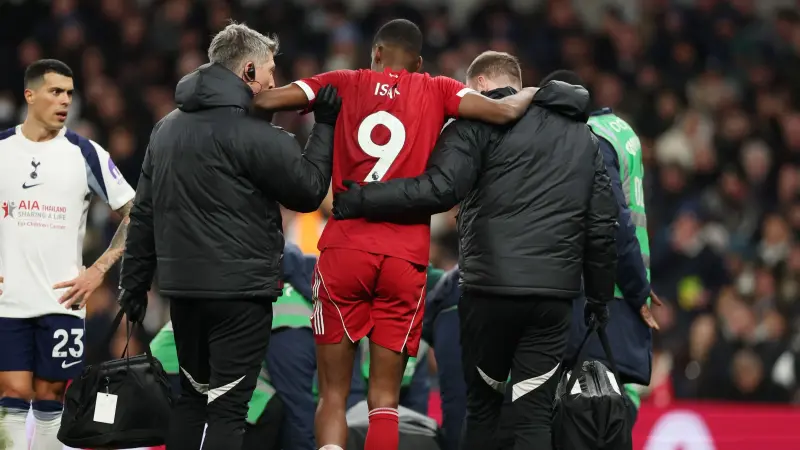 جراحة ناجحة.. ليفربول يصدم جماهيره بتطورات إصابة ألكسندر إيزاك ومدة غيابه المتوقعة