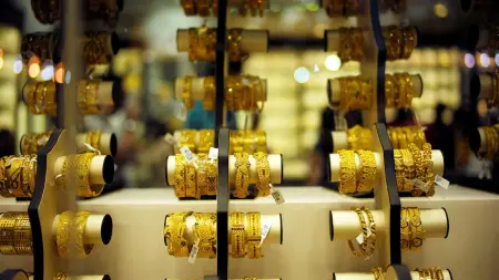 الذهب تحت الضغط.. التفاؤل التجاري يُطيح ببريق الملاذ الآمن