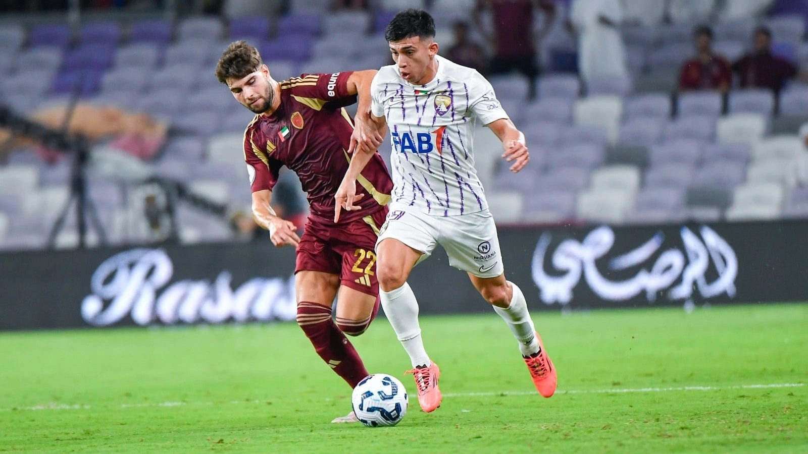 صراع الصدارة.. العين يواجه "عقدة" الوحدة وشباب الأهلي يترقب 